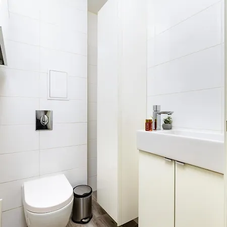 Modern & Bright Cherry In South With Private Parking Appartement *