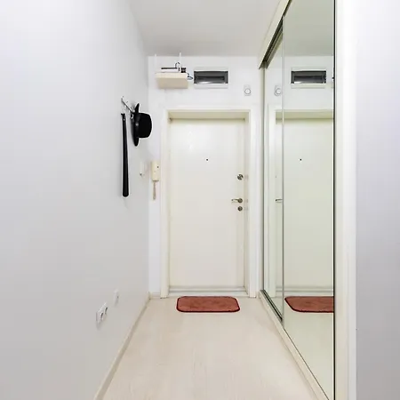 Modern & Bright Cherry In South With Private Parking Plovdiv