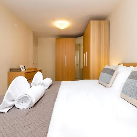 Modern & Bright Cherry In South With Private Parking Appartement Plovdiv