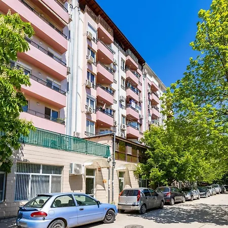 Modern & Bright Cherry In South With Private Parking *