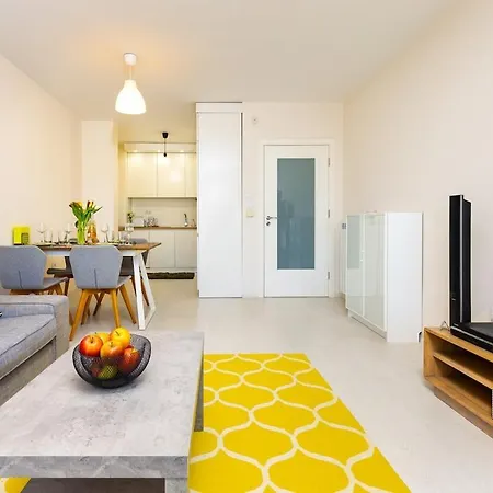 Modern & Bright Cherry In South With Private Parking Plowdiw