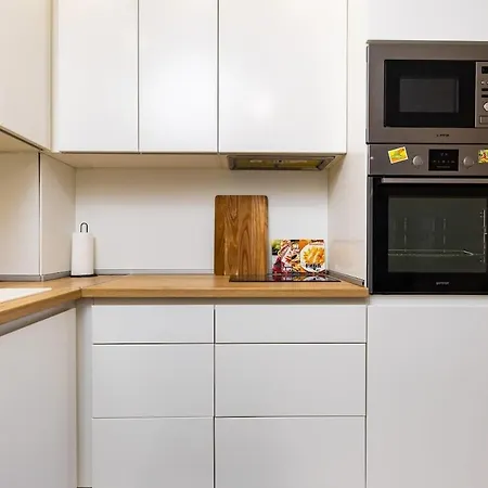 Modern & Bright Cherry In South With Private Parking Lejlighed *