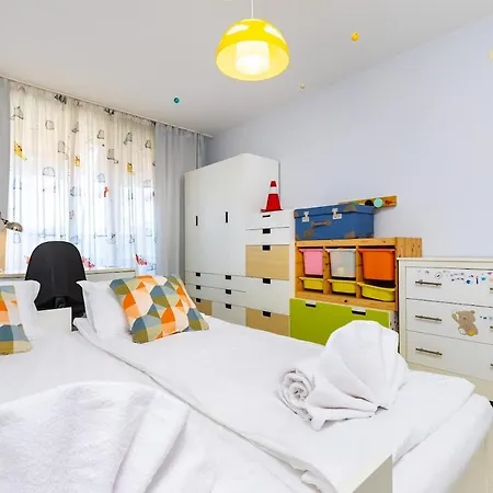 Modern & Bright Cherry In South With Private Parking Plovdiv