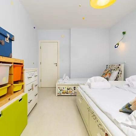 Modern & Bright Cherry In South With Private Parking Appartement Plovdiv